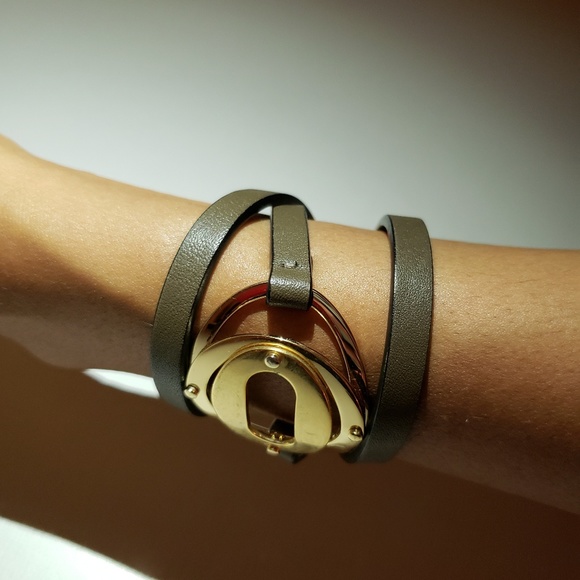 Coach wrap around bracelet - Picture 2 of 3